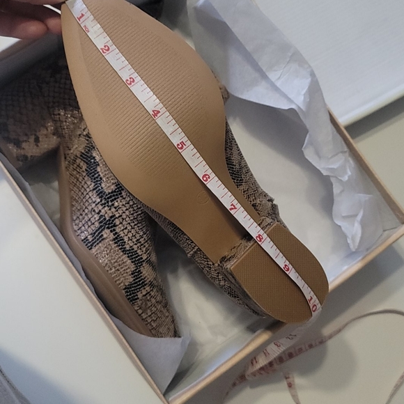 Very G Taupe sneak print Ankle Booties Shoes 9 - Picture 9 of 9